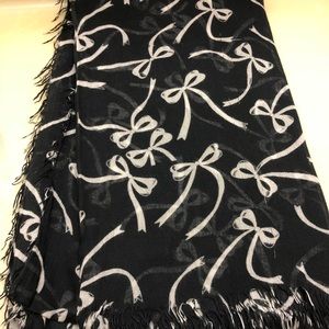Black and white bow scarf